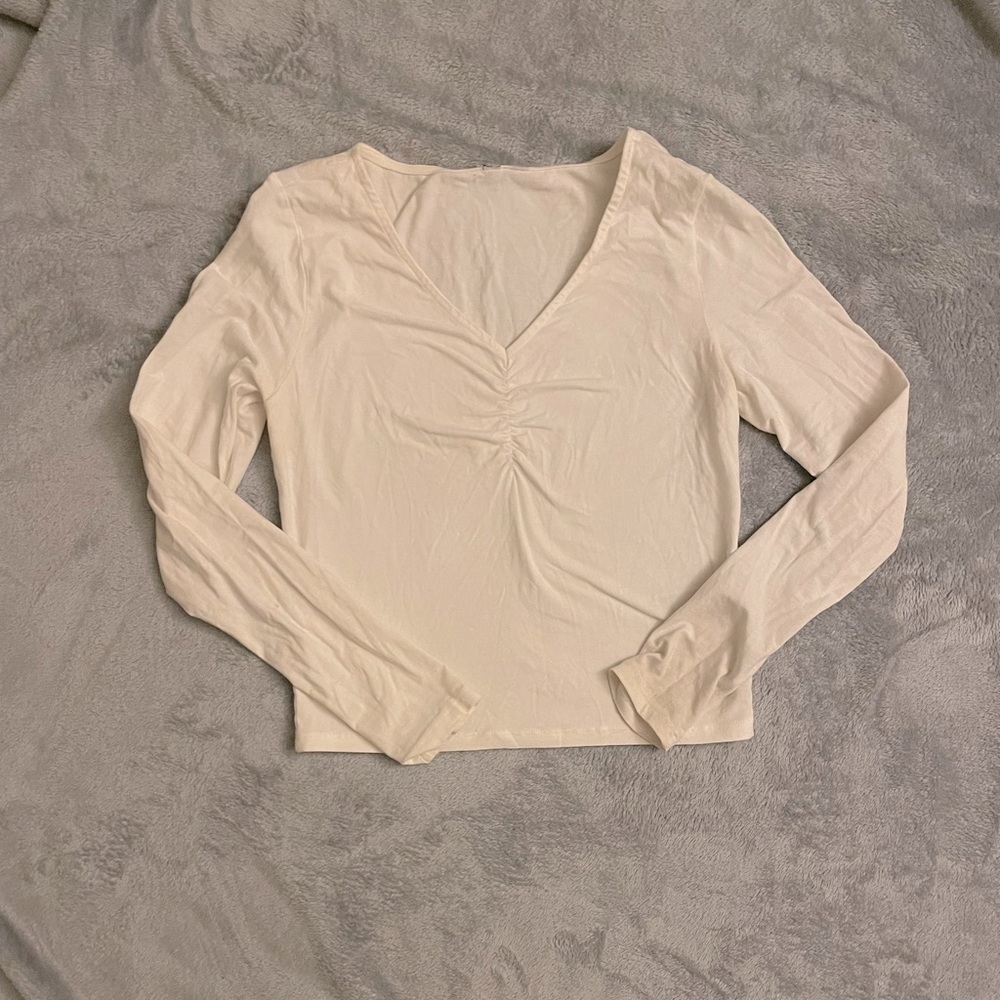 H&M long sleeve white tee with ruching at the centre